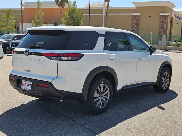 2025 Nissan Pathfinder S photo 2