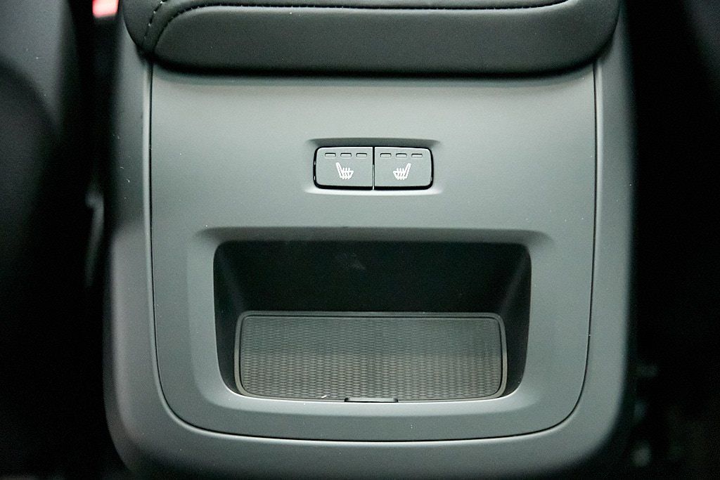 2026 VOLVO XC60 - Image 22