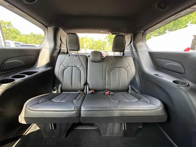 2025 Chrysler Pacifica photo 32