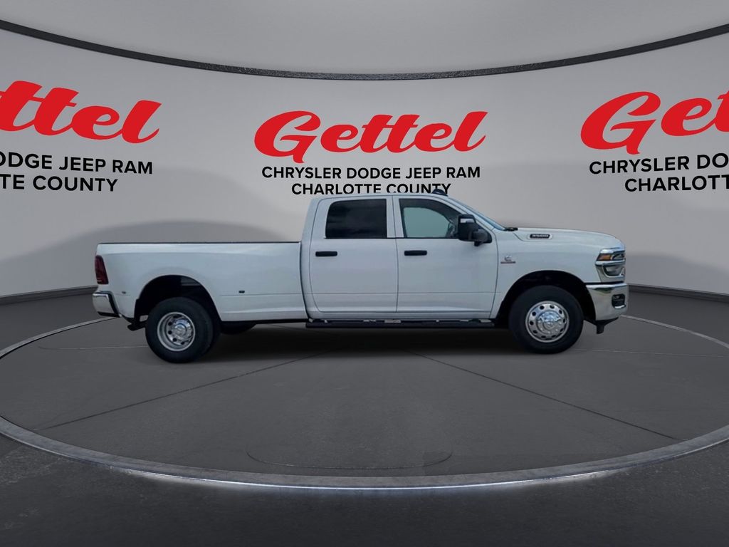 2025 Ram 3500 Tradesman photo 3