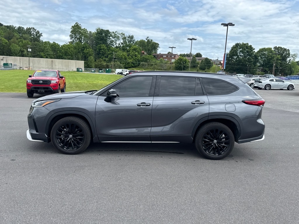 2023 Toyota Highlander XSE photo 2