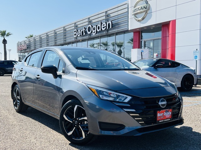 2025 Nissan Versa Sedan SR's photo