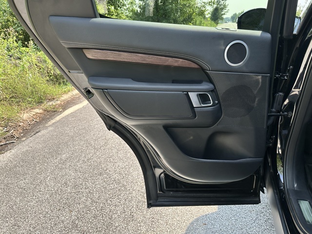 2024 Land Rover Discovery SE photo 16