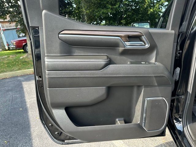 2024 Chevrolet Silverado 1500 RST photo 16
