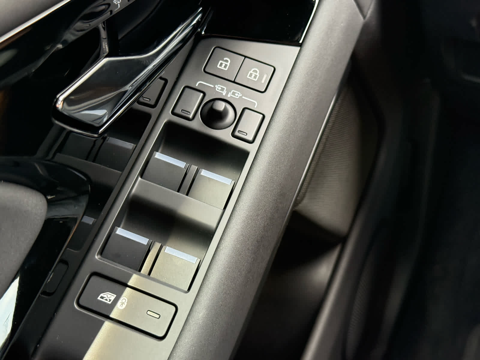 2024 Land Rover Range Rover Evoque Dynamic SE photo 23