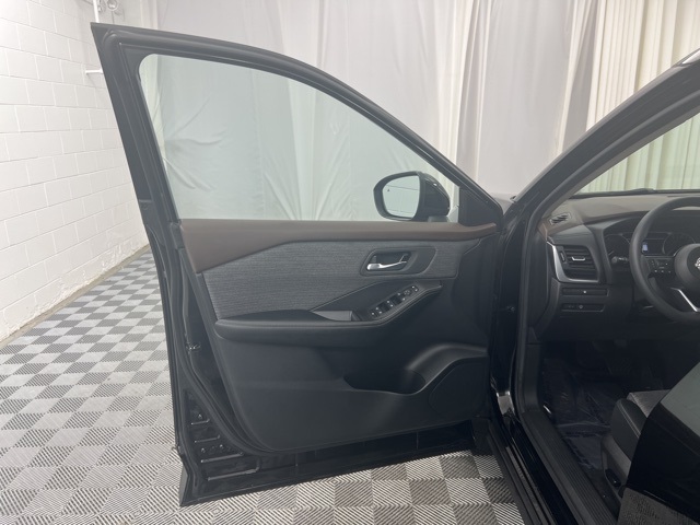 2023 Nissan Rogue SV photo 15