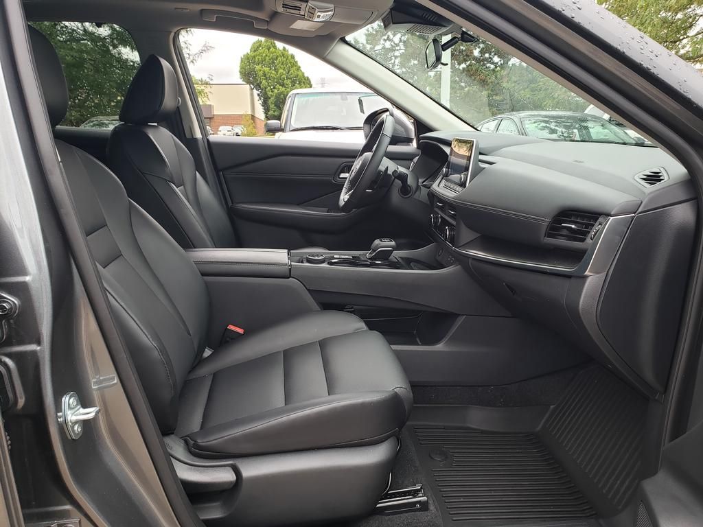 2024 Nissan Rogue SV photo 24