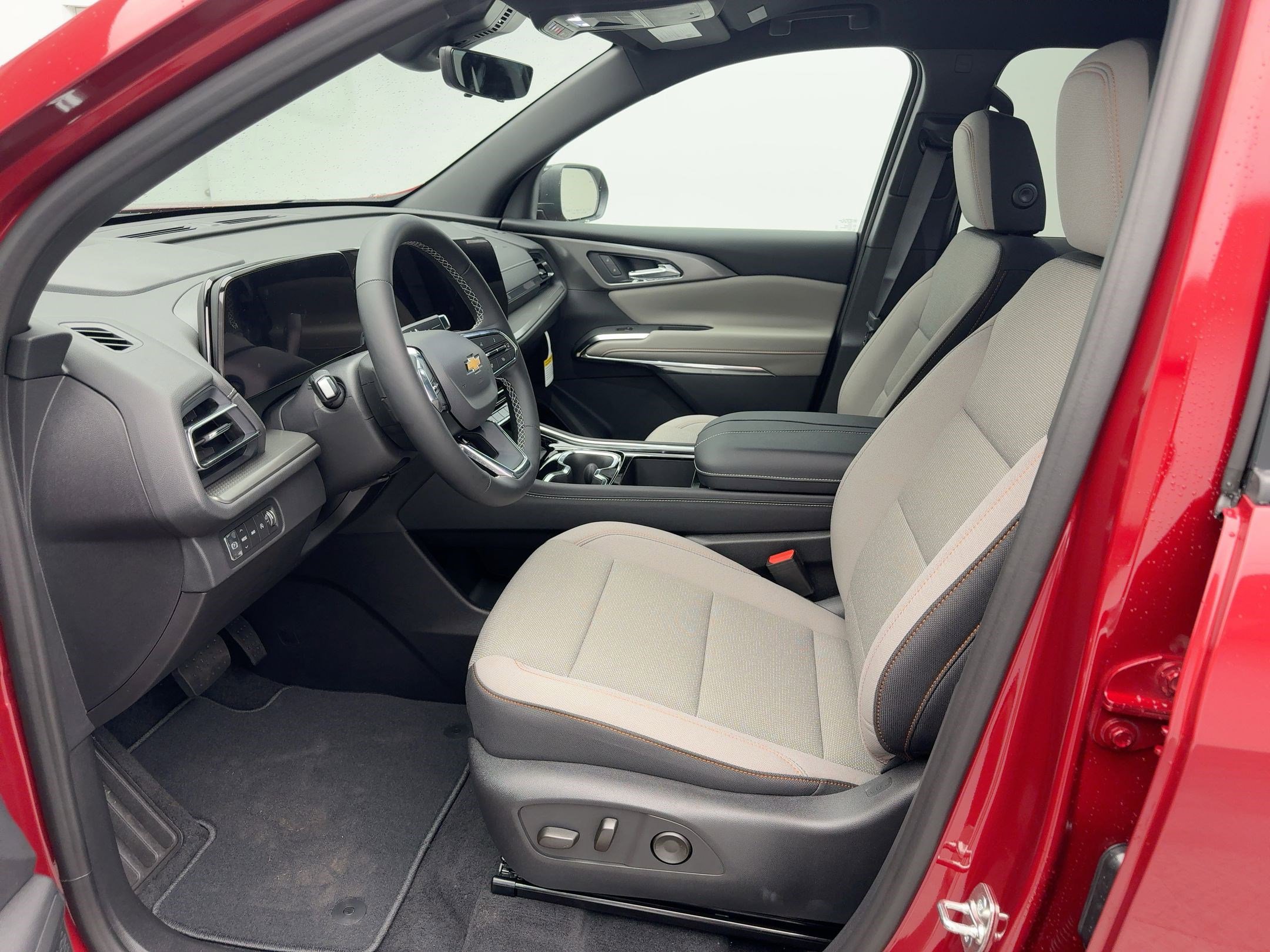 2026 Chevrolet Traverse photo 4