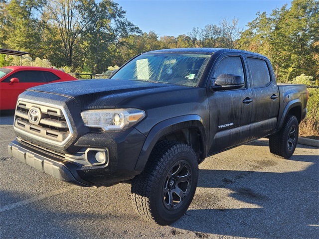 2017 Toyota Tacoma SR5 photo 3