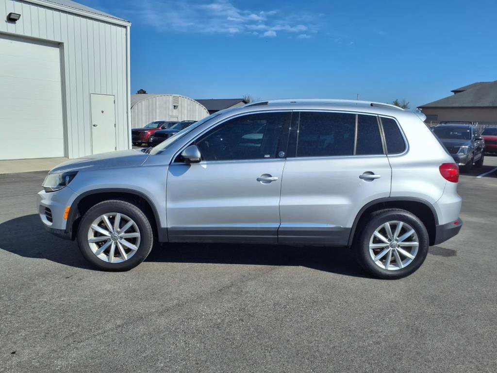 2017 Volkswagen Tiguan Wolfsburg Edition photo 3
