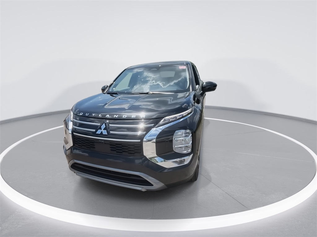 2025 Mitsubishi Outlander SE photo 3