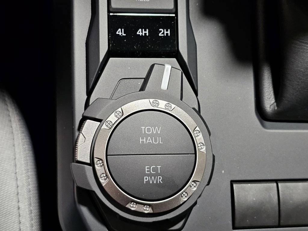 2025 Toyota Tacoma SR5 photo 27