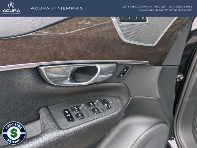 2019 Volvo XC90 T6 Momentum photo 19
