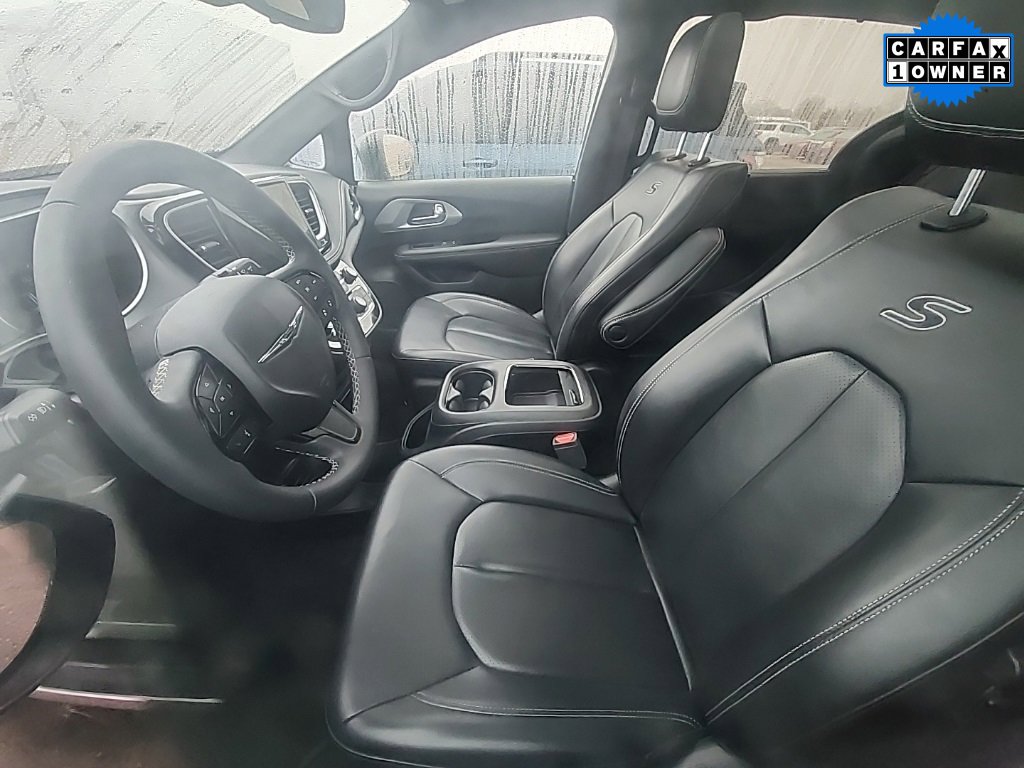 2023 Chrysler Pacifica Touring L photo 4