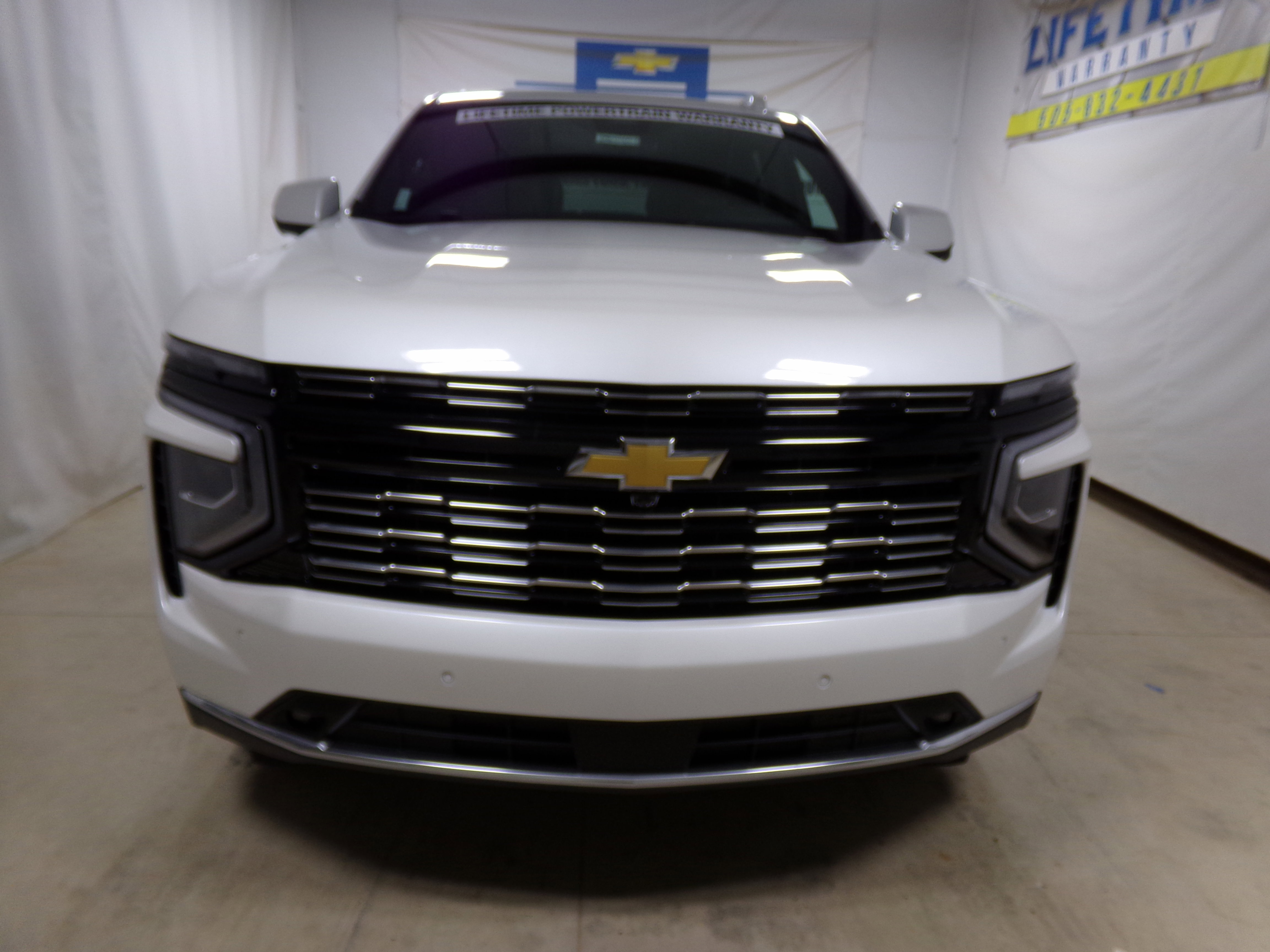 2025 Chevrolet Tahoe High Country photo 2