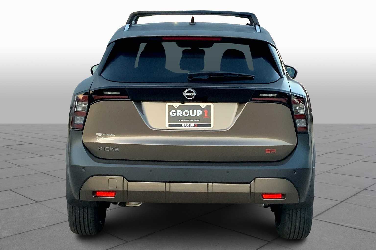 2026 Nissan Kicks SR photo 4