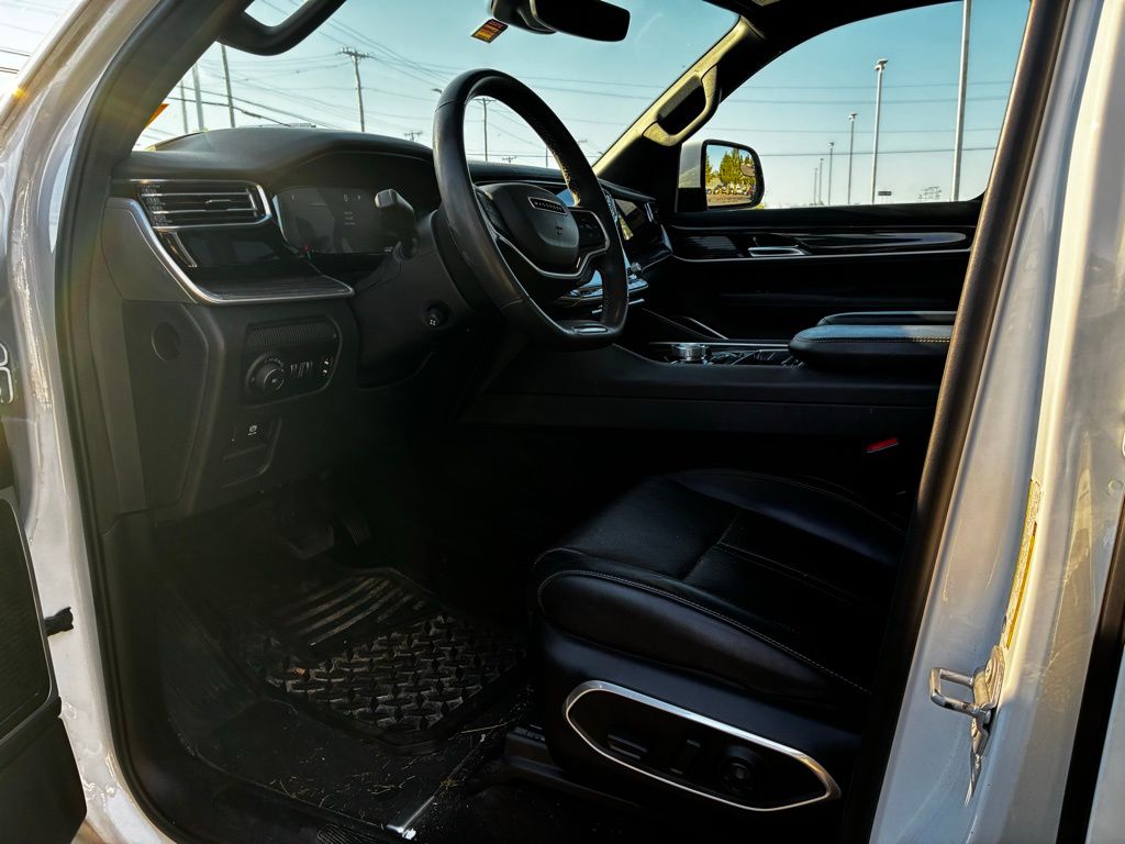 2022 Jeep Wagoneer Series III photo 14