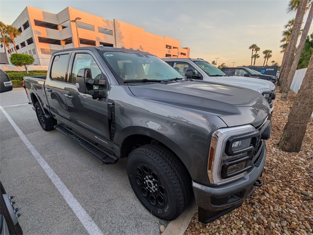 2025 Ford F-250 Lariat photo 2
