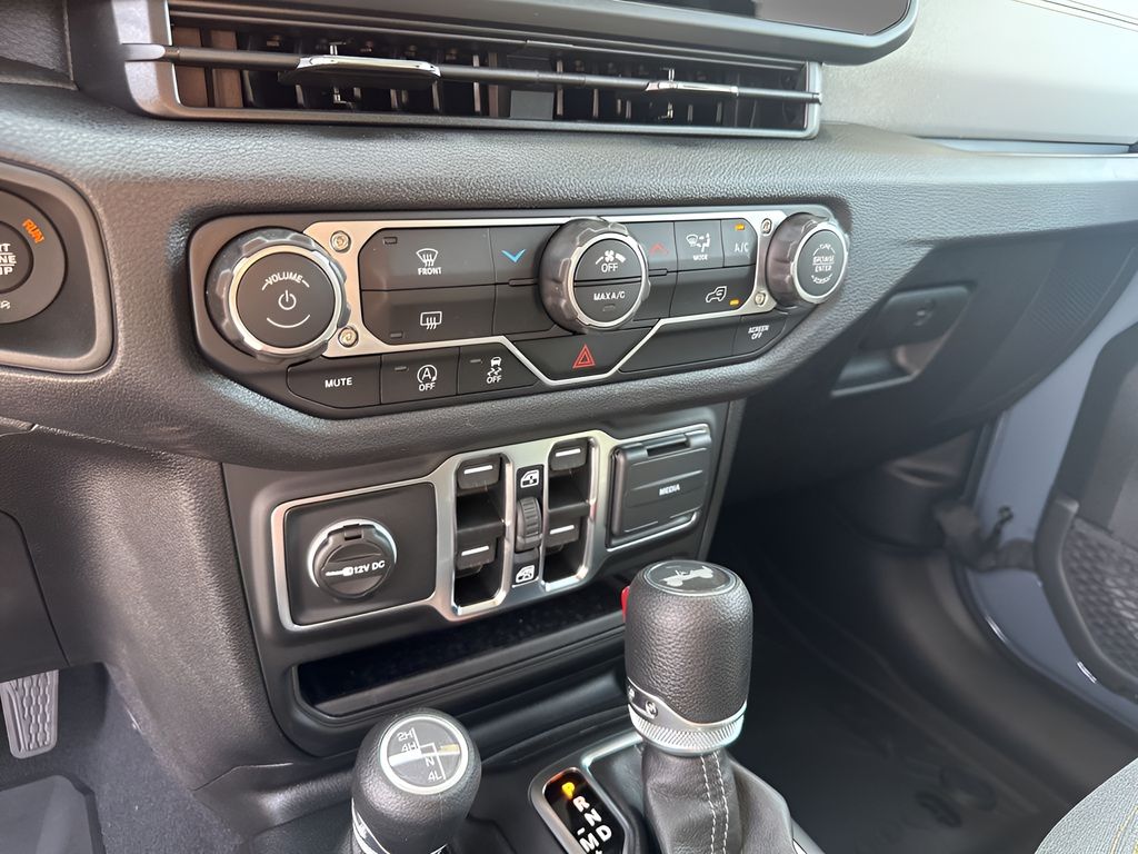 2025 Jeep Wrangler Sport photo 32