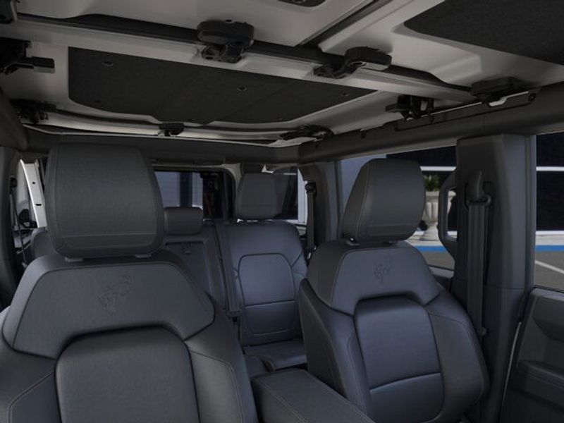 2025 Ford Bronco Badlands photo 2