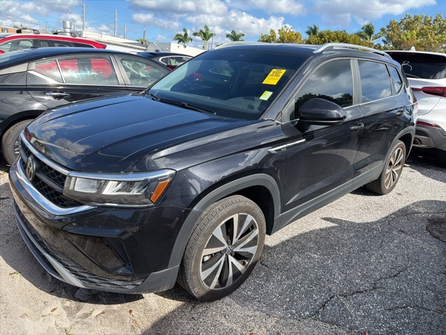 2023 Volkswagen Taos SE's photo