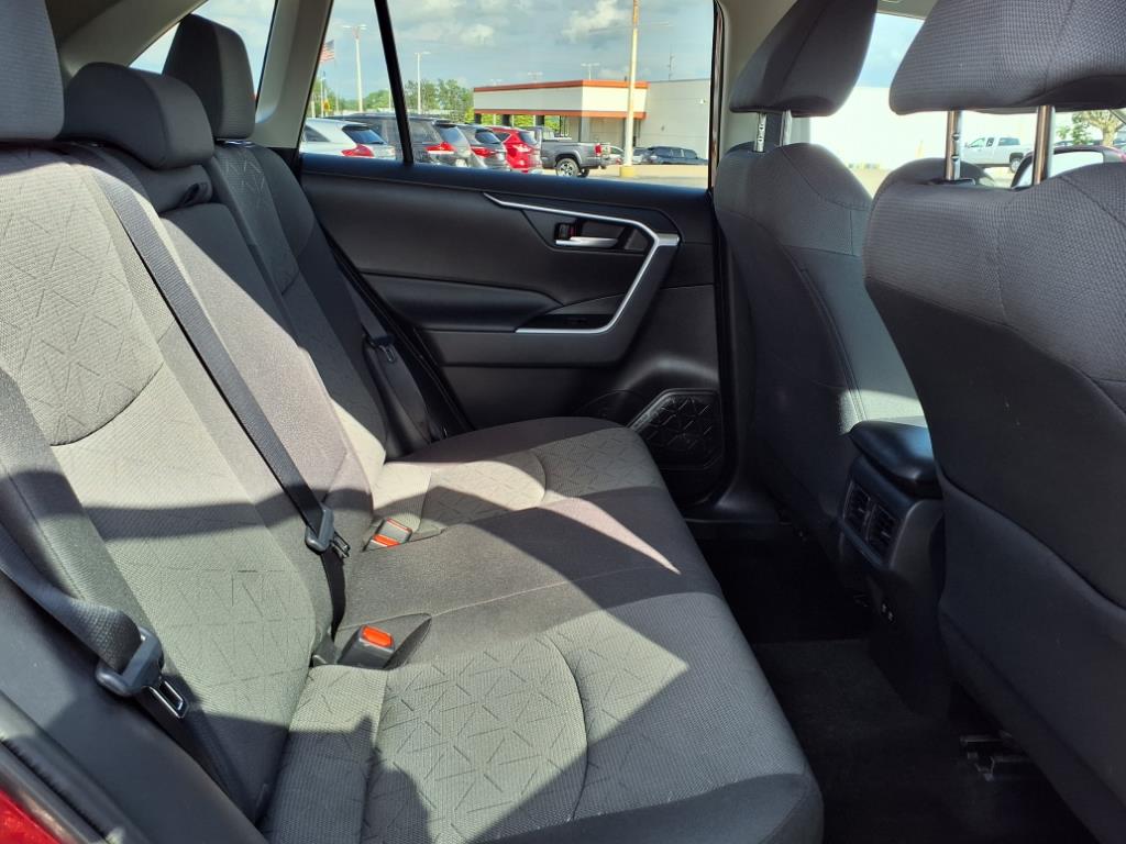 2021 Toyota RAV4 XLE photo 11
