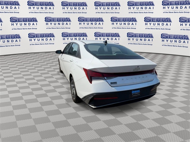2024 Hyundai Elantra SEL photo 4