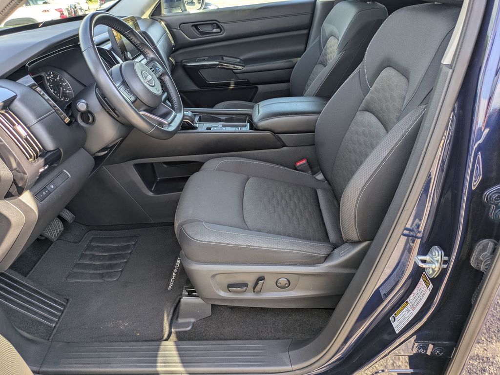 2024 Nissan Pathfinder SV photo 11
