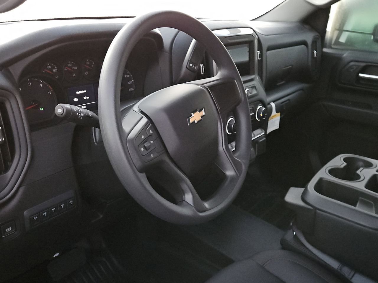 2024 Chevrolet Silverado 2500HD photo 2