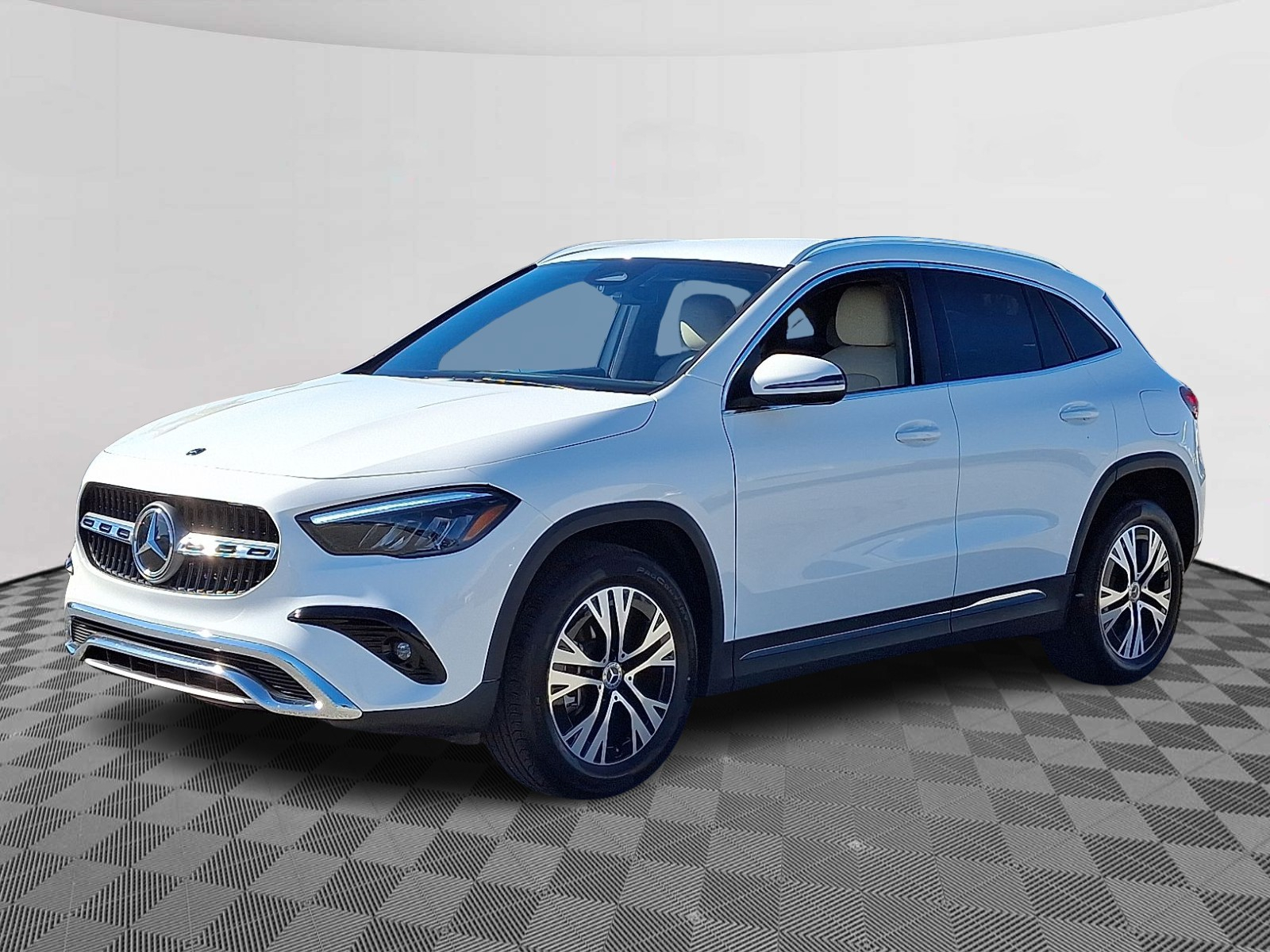 2025 Mercedes Benz GLA 250 4MATIC photo 3