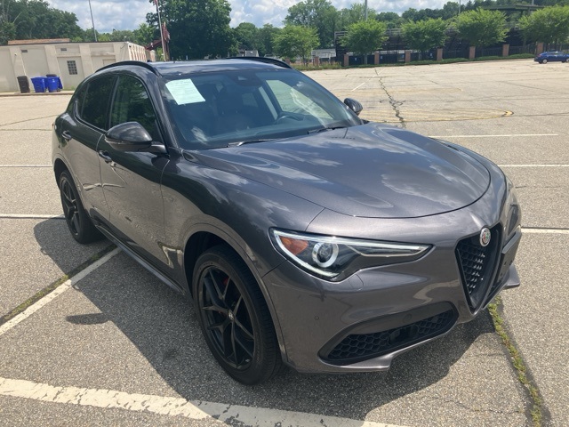 2021 Alfa Romeo Stelvio Ti photo 3