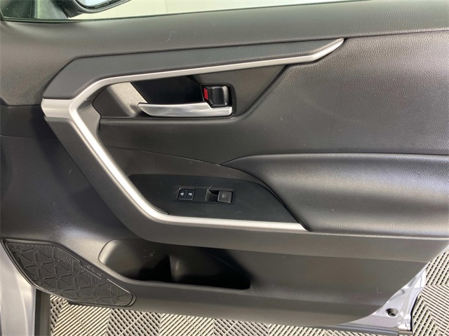 2023 Toyota RAV4 XLE photo 19