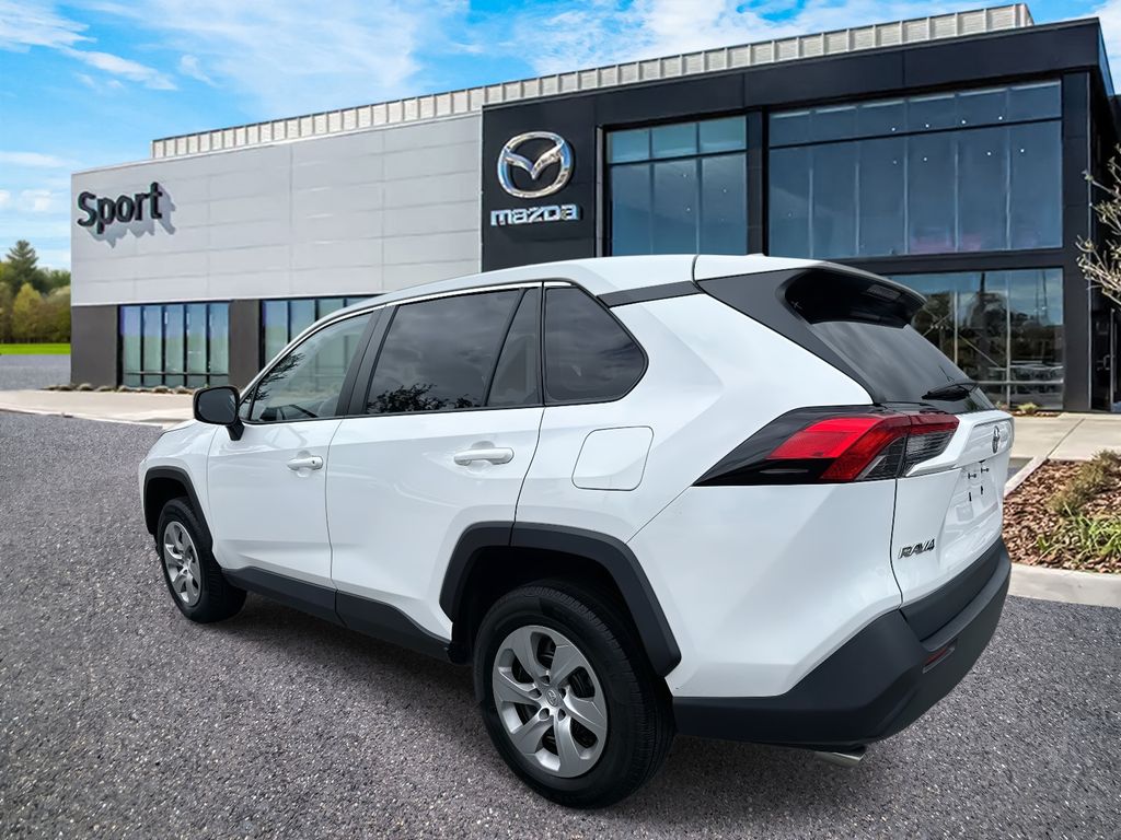2022 Toyota RAV4 LE photo 4