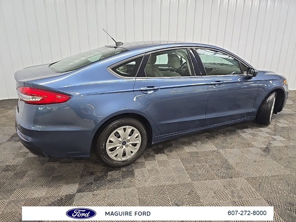 2019 Ford Fusion S photo 3