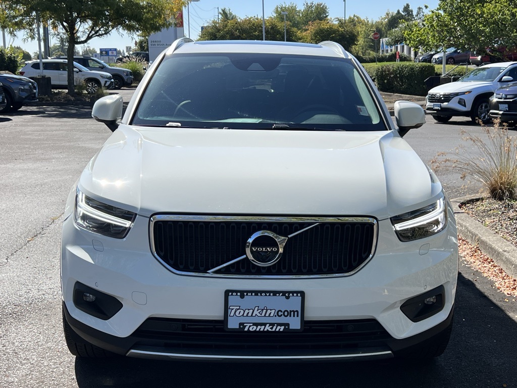 2019 Volvo XC40 T5 Momentum photo 2