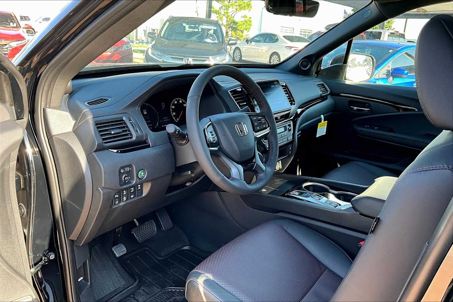 2026 Honda Ridgeline Black Edition photo 8