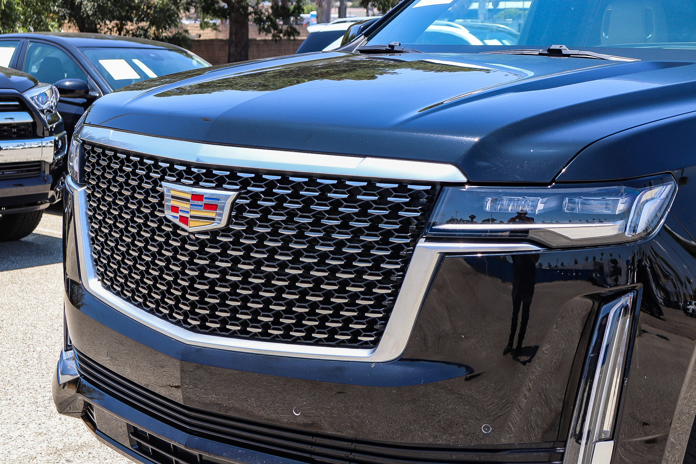 2023 Cadillac Escalade ESV Premium Luxury photo 3