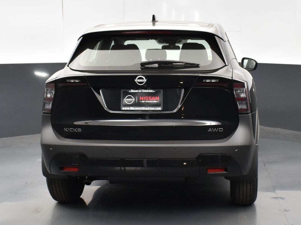 2025 Nissan Kicks S photo 4