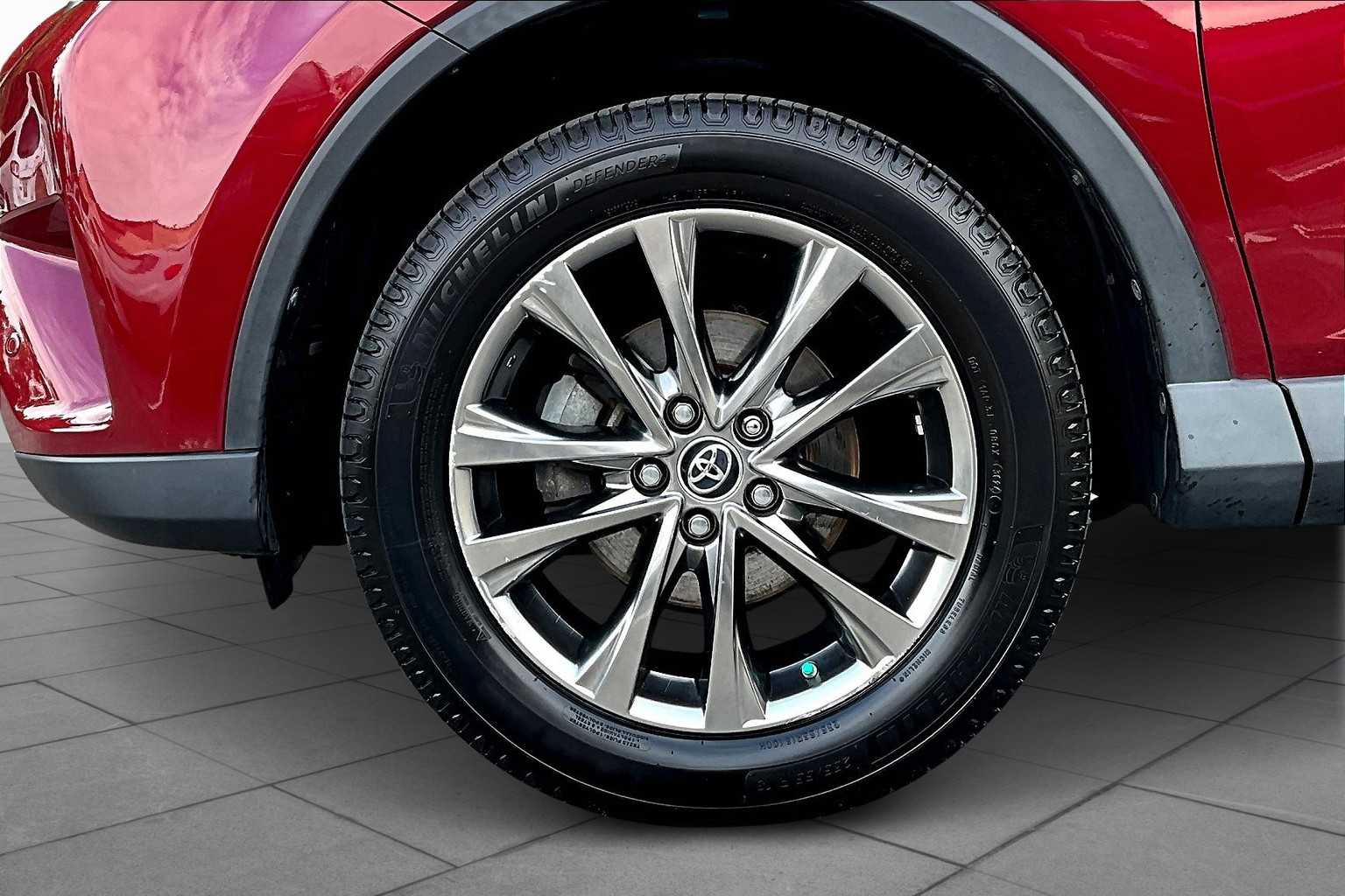 2018 Toyota RAV4 Hybrid Limited photo 10