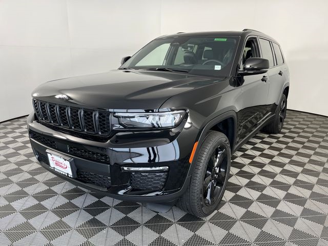 2025 Jeep Grand Cherokee Limited photo 2