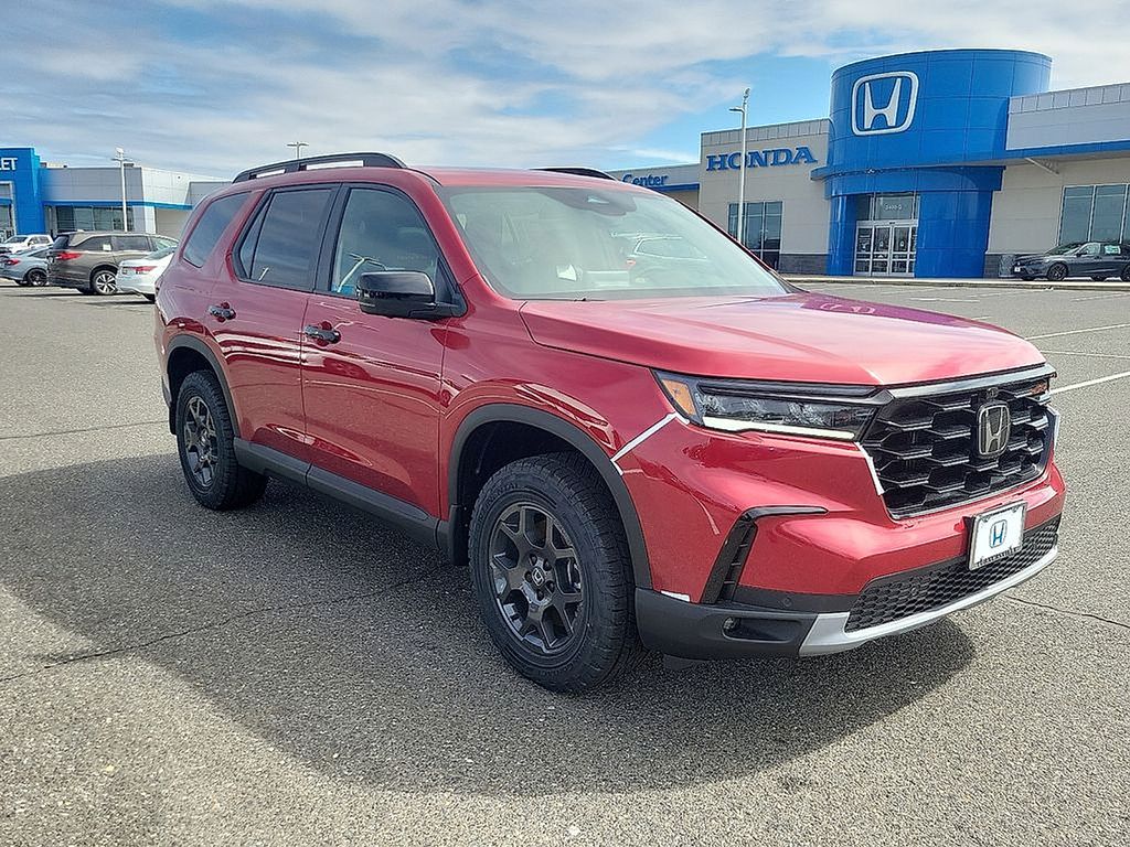 2025 Honda Pilot TrailSport photo 2