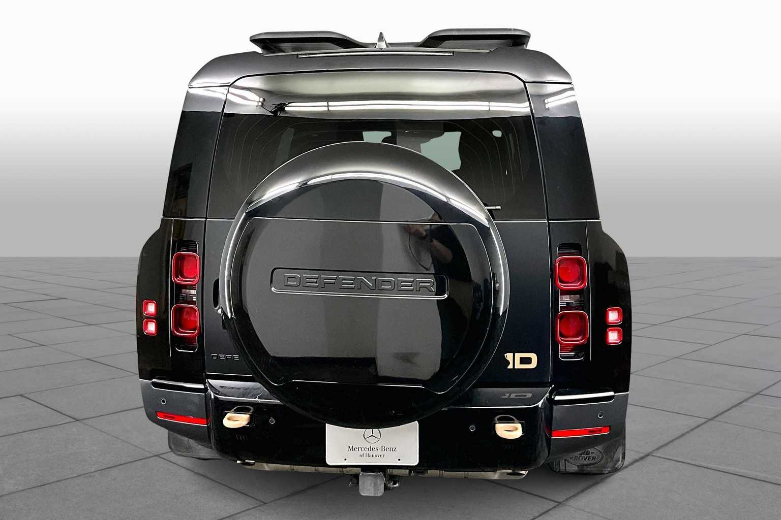 2023 Land Rover Defender SE photo 4