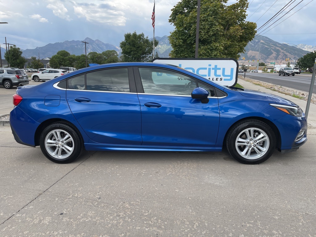 2018 Chevrolet Cruze LT photo 2