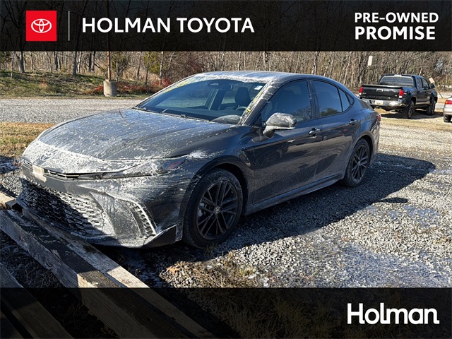 2025 Toyota Camry SE's photo