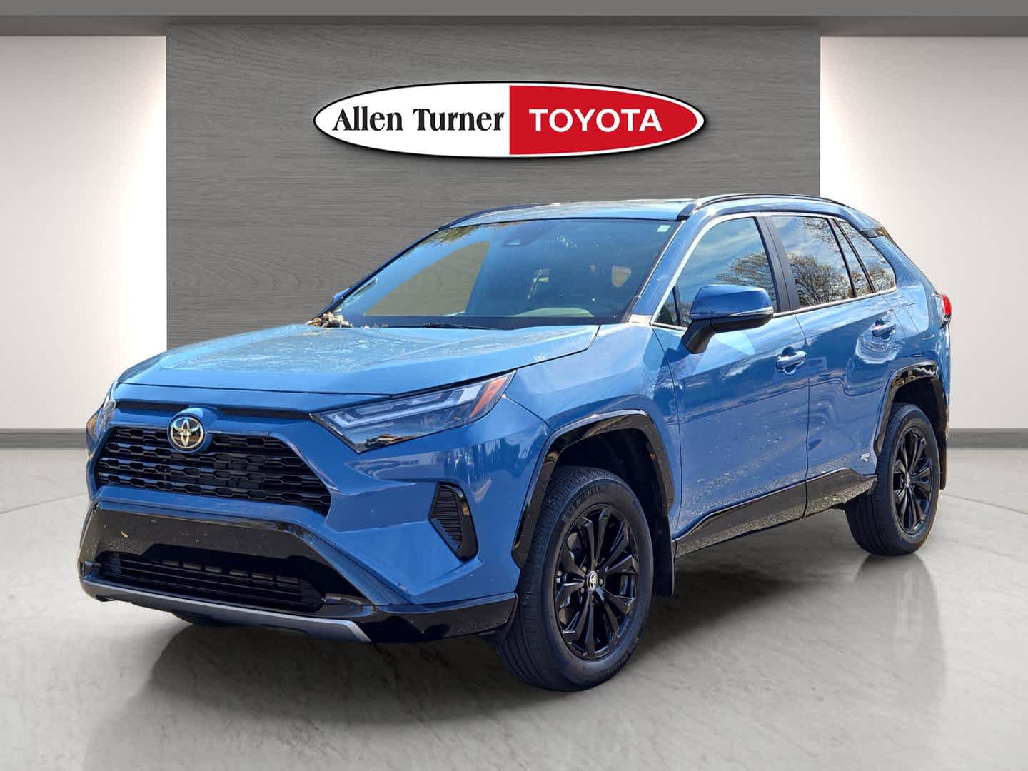 2025 Toyota RAV4 Hybrid SE photo 3