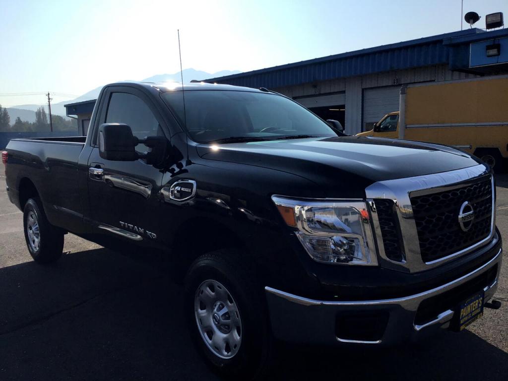 2018 Nissan Titan SV photo 3
