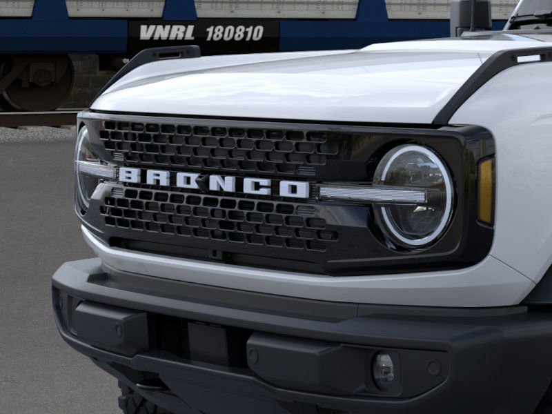 2025 Ford Bronco Outer Banks photo 3