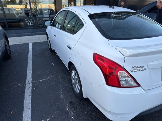 2017 Nissan Versa 1.6 SV photo 4