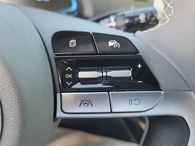2025 Hyundai Elantra SEL Sport photo 9