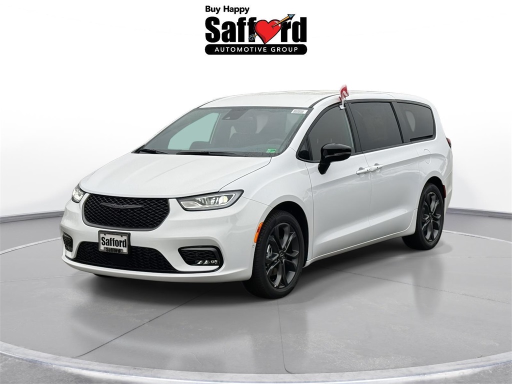 2026 Chrysler Pacifica Select's photo